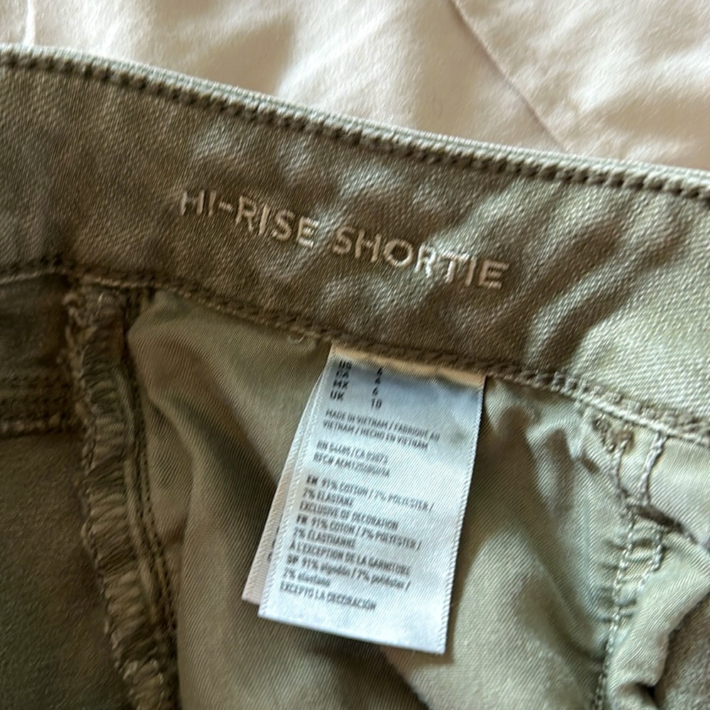 American Eagle Hi-Rise Shorts Size 6 Olive - Picture 3 of 4